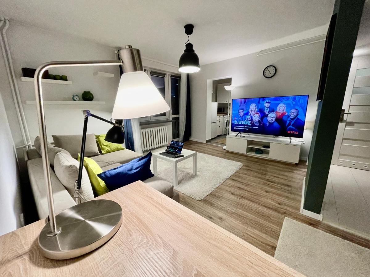 Holiday Metro Fast Wifi Tv'70 Netflix Hbo Appletv Warsaw Exterior photo